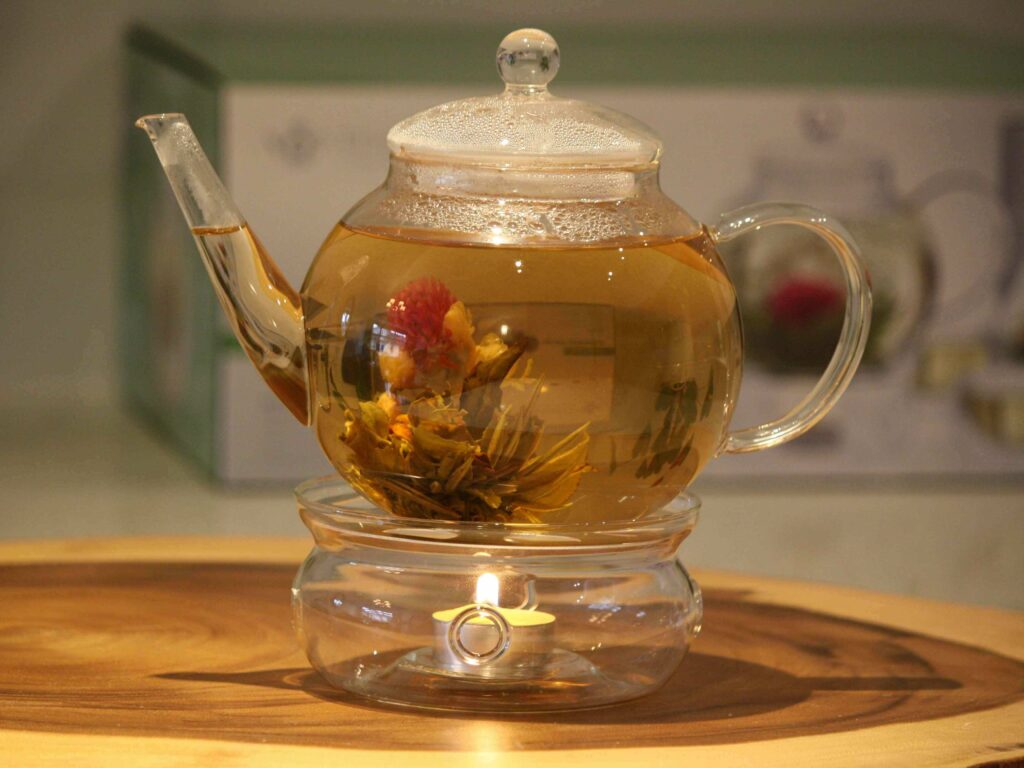Brewing delicious tea with the Teabloom Celebration teapot
